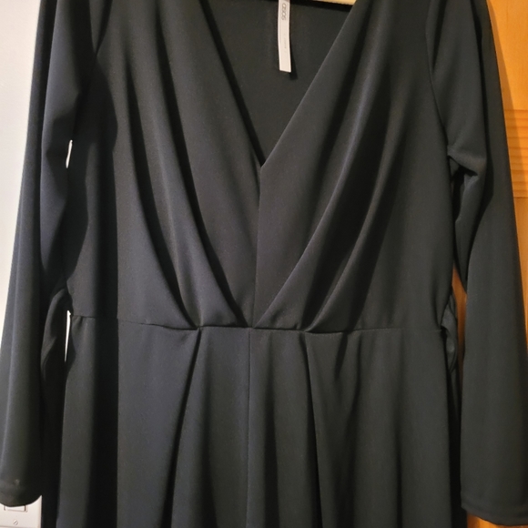 Asos curve sz 14- black max dress w/ sleeves - Picture 4 of 11